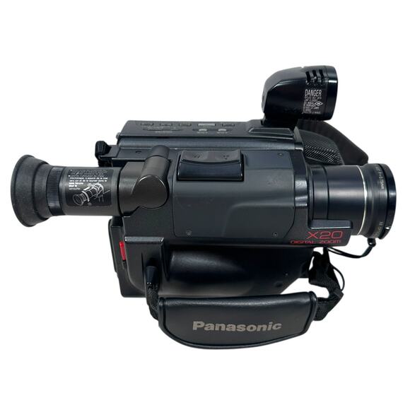 Panasonic PV-42D Palmcorder VHS-C Camcorder Black X20 Zoom FOR PARTS OR REPAIR - Picture 3 of 7